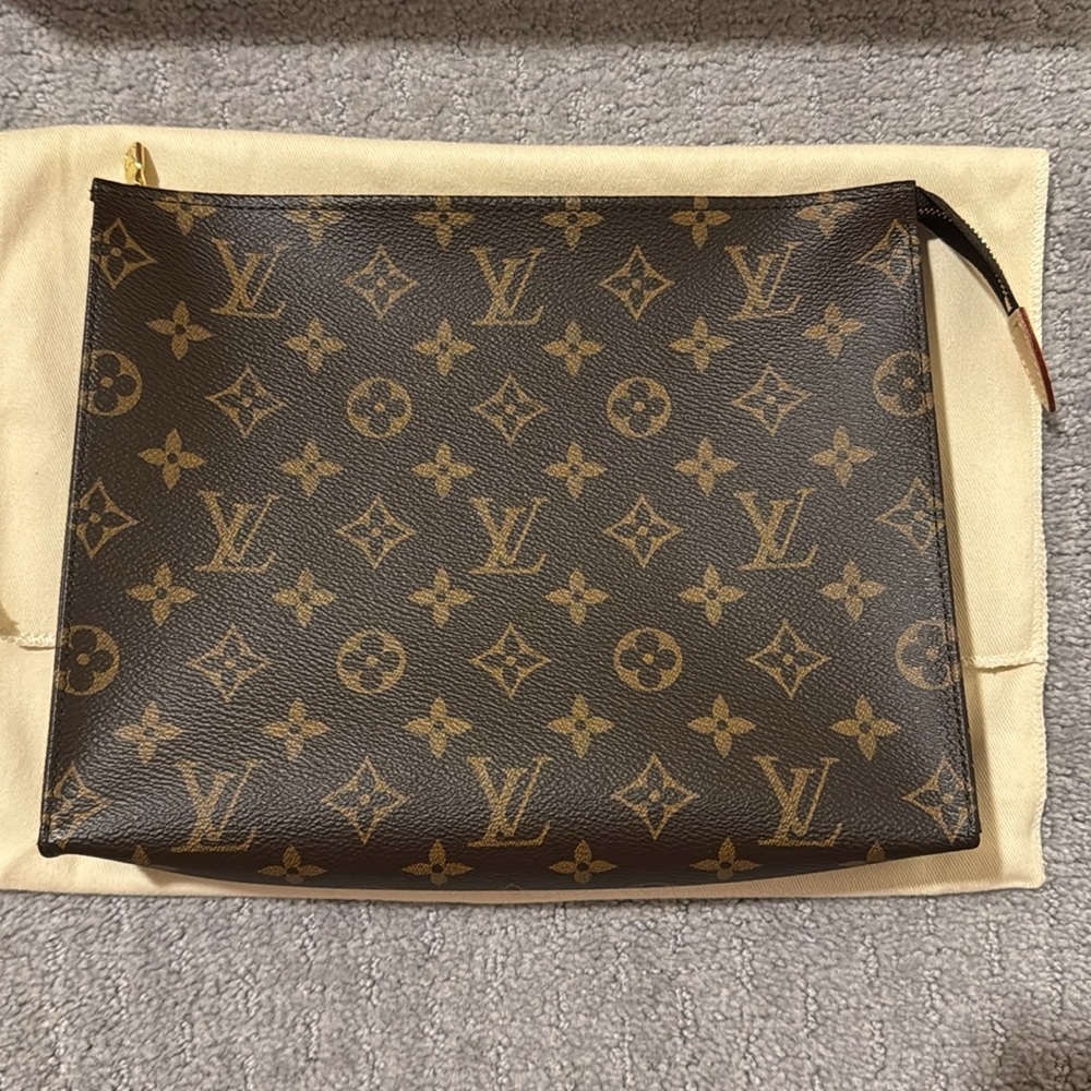 Louis Vuitton M47542 Toiletry Pouch 26 NWB - Picture 2 of 13